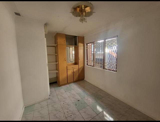 3 BEDROOM HOUSE FOR SALE IN REDCLIFFE